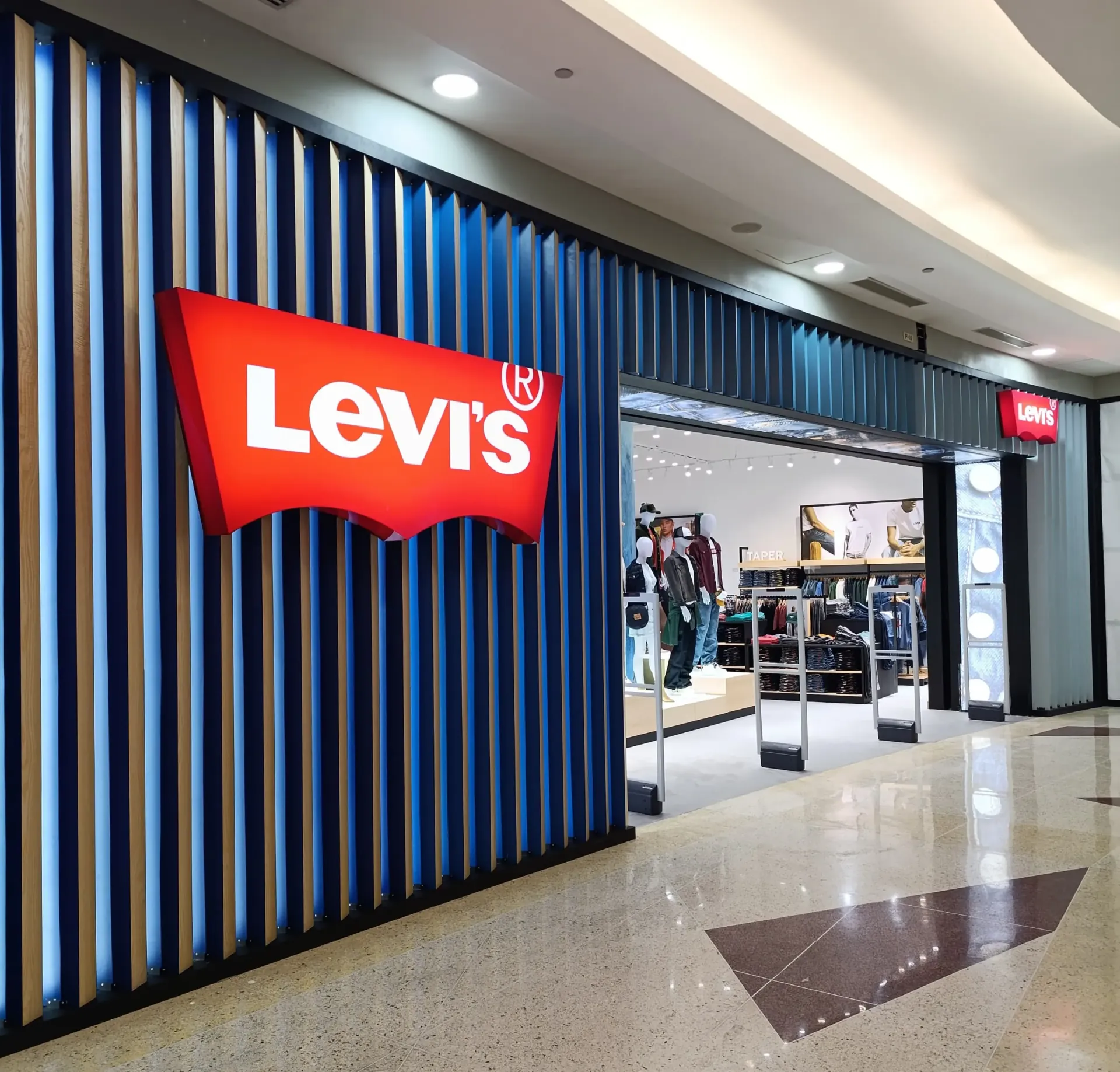 Levi's — C.C. Sambil La Candelaria, Caracas